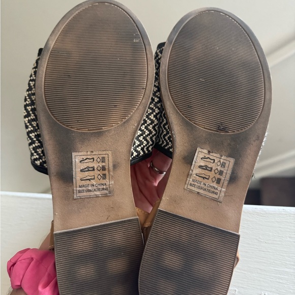 Women's Black and Tan Sandals - Picture 4 of 5